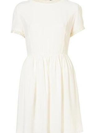 Белое натуральное короткое платье с жемчугом на рукаве воротнике вискоза бусинами2 фото