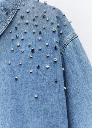 Укорочена джинсова сорочка zara зі стразами4 фото