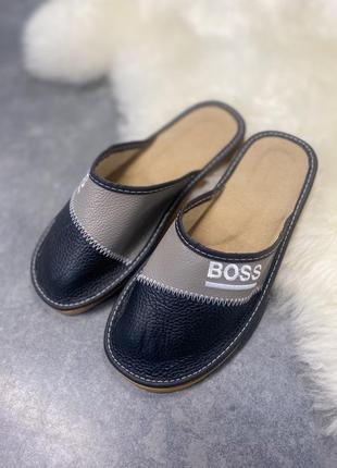 Кожаные тапки boss