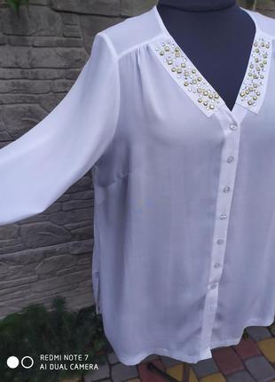 Нежная блуза из вискозы с украшением3 фото