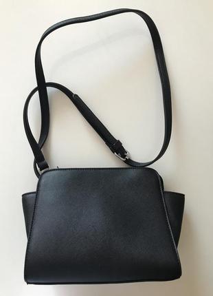 Элегантная чёрная сумочка