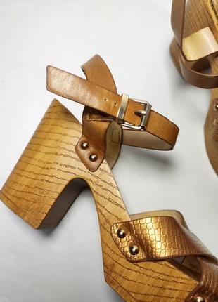 Босоножки женские коричневого цвета на высоком каблуке от бренда calcado gulmare's 384 фото