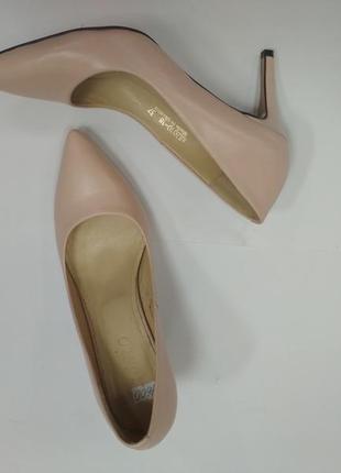 Шкіряні туфлі на шпильці