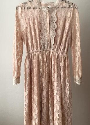 Нежное гипюровое платье