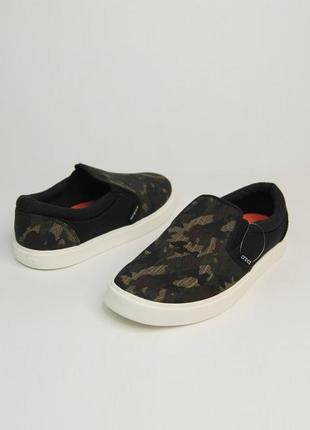 Крокс чоловічі сліпони чорні-камуфляж crocs citilane graphic slipon sneak