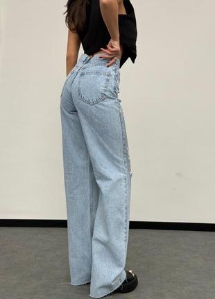 Стильные джинсы с серебряным напылением рваные палаццо тренд сезона5 фото