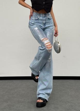 Стильные джинсы с серебряным напылением рваные палаццо тренд сезона10 фото