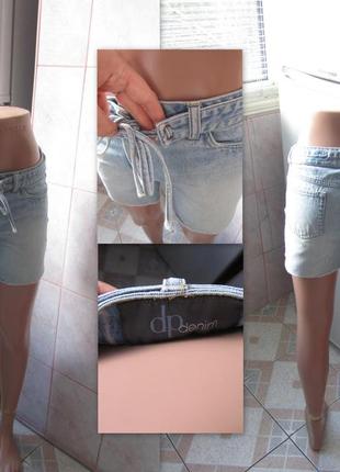 Джинсовые шорты фирмы "dorothy perkins".
