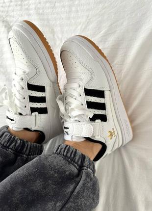 Трендовые кроссовки adidas der forum