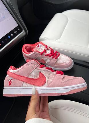 Женские кроссовки розовые в стиле nike sb dunk low