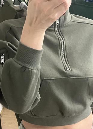 Свитшот укороченный