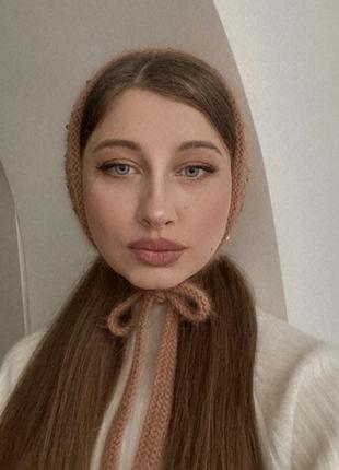 Стильний жіночий чепчик із паєтками/пух крою