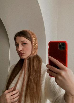 Стильний жіночий чепчик із паєтками/пух крою