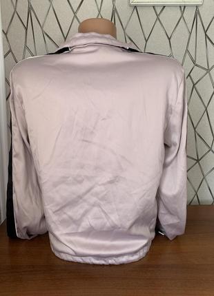 Спортивна куртка жіноча олімпійка розмір xs s нового стану тканина блискуча приємна під атлас4 фото