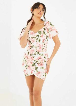Платье в цветочный принт quiz