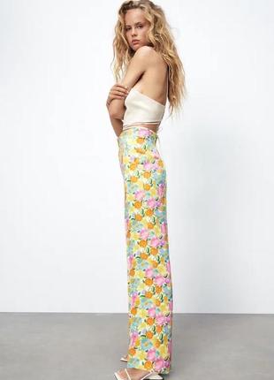Брюки zara, широкие брюки zara в цветочный принт, легкие брюки с вытачками, яркие брюки летние2 фото