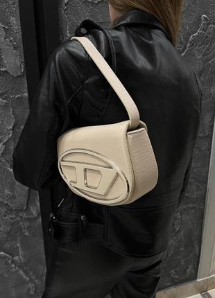 Сумка в стиле diesel 1dr iconic shoulder bag beige5 фото