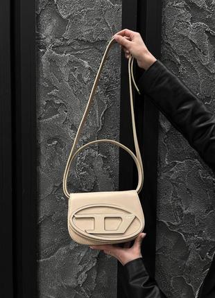 Сумка в стиле diesel 1dr iconic shoulder bag beige8 фото