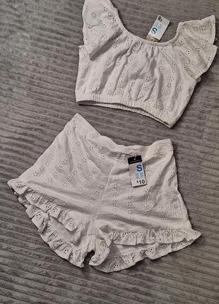 Новый летний костюм (шорты и топ) белого цвета на высокой посадке