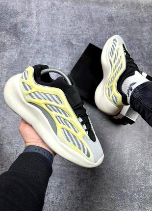 Adidas yeezy 700