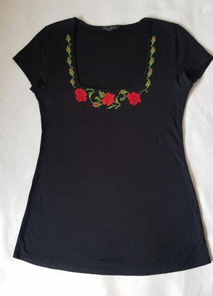 Отличная футболка с ручной вышивкой из натуральной ткани