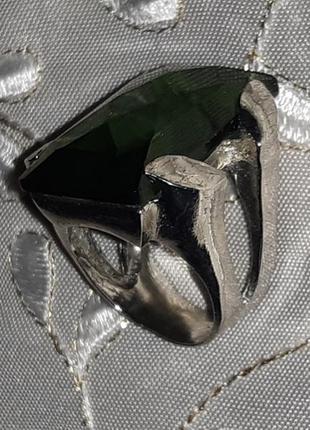 Шикарное серебряное кольцо кольцо с большим зеленым камнем