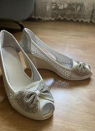 Жіночі літні туфлі шкіра нові 38р.