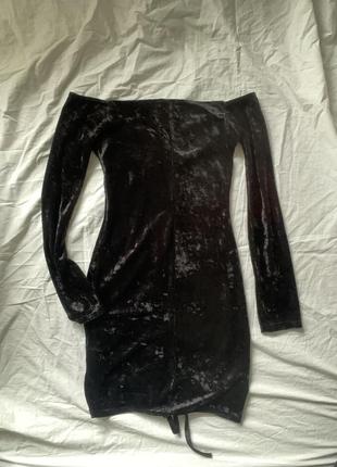 Чорна велюрова сукня із затяжками2 фото