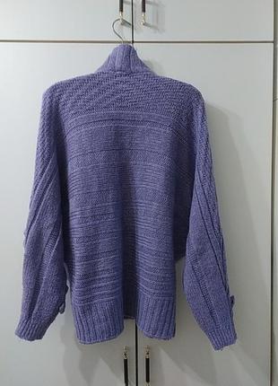 Оригинальный свитер с фантазийными узорами крупной вязкой сиреневого цвета10 фото