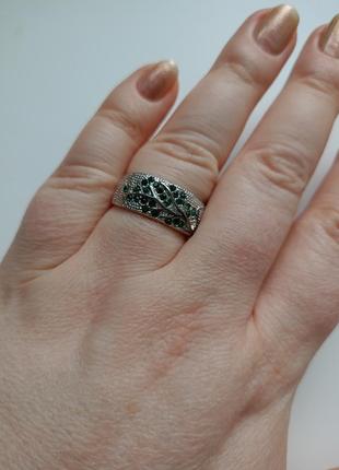 Кільце з зеленою гілочкою