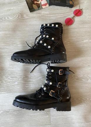Стильные черные кожаные ботинки6 фото