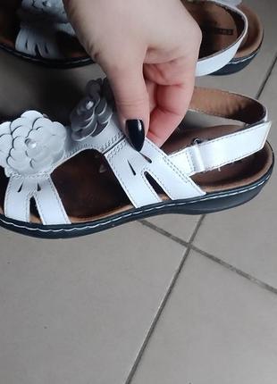 Шкіряні босоніжки clarks /босоножки р.37-37.5