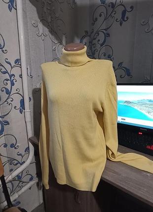 Желтый гольф в рубчик