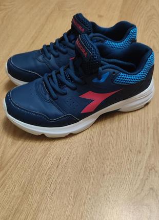 Кроссовки diadora.размер 36. стелька 22. стан 10/10