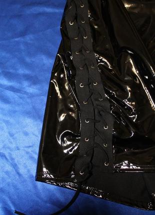 Лаковое платье плаття выниловое латексное глянцевое на шнуровке по бокам открытое без бретелей топ6 фото