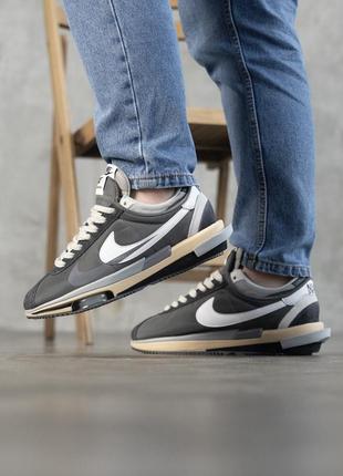 Крутые мужские кроссовки nike sacai x zoom cortez sp iron grey серые