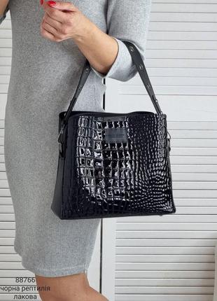 Женская стильная и качественная сумка из эко кожи на 3 отдела черная лаковая3 фото