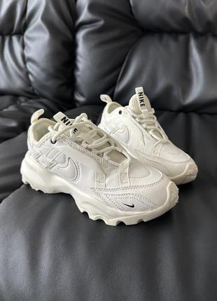 Шикарные женские и мужские кроссовки nike tc 7900 white белые