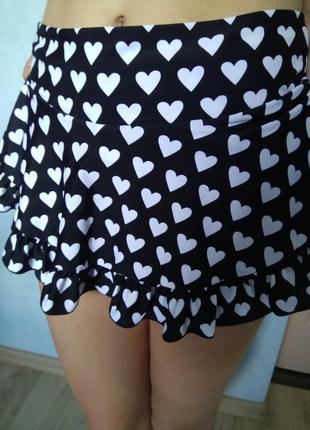 Оригинальная чёрная купальная юбка с рюшами /юбочка на купальник/s/принт сердечки9 фото