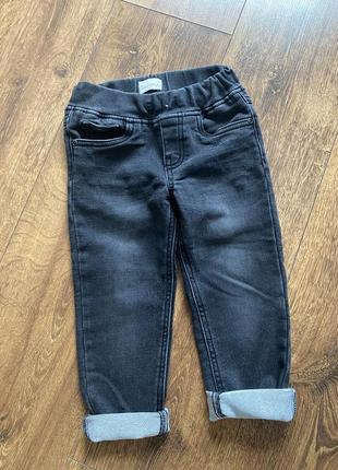 Темно серые джинсы 98