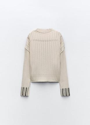 Вязаный свитер с вышитыми рукавами5 фото