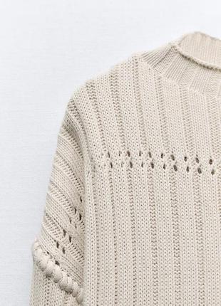 Вязаный свитер с вышитыми рукавами7 фото