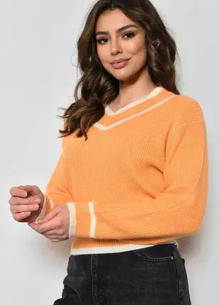 Стильный свитер с полосками