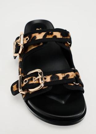 Кожаные сандали на низком ходу с животным принтом леопард3 фото