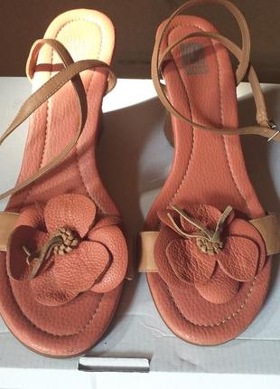 Босоніжки шкіряні