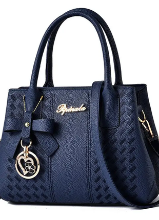 Жіноча стильна шкіряна сумочка модного бренду сумочка з ремінцями брелок4 фото
