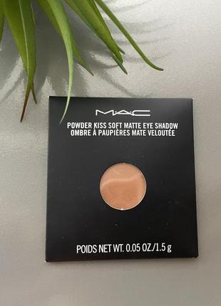 Тени для век mac powder kiss soft matte eyeshadow / pro prefill pan1 фото