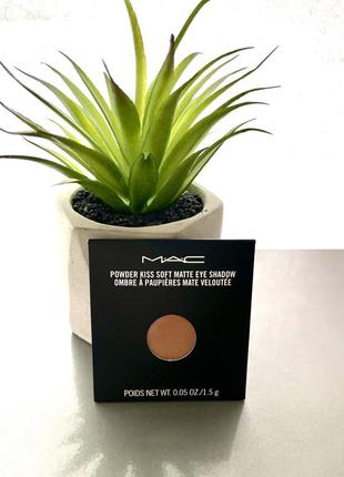 Тени для век mac powder kiss soft matte eyeshadow / pro prefill pan2 фото