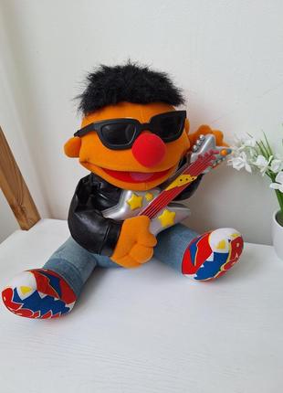 Шикарна іграшка рокер ерні sesame street