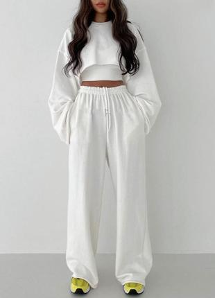Костюм женский однотонный оверсайз кофта топ штаны свободного кроя на высокой посадке с карманами качественный стильный трендовый белый